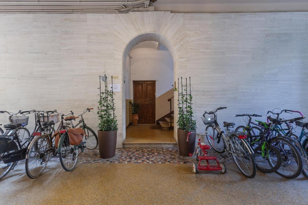 Accademia Delle Belle Arti University Apartment Bologna Bagian luar foto