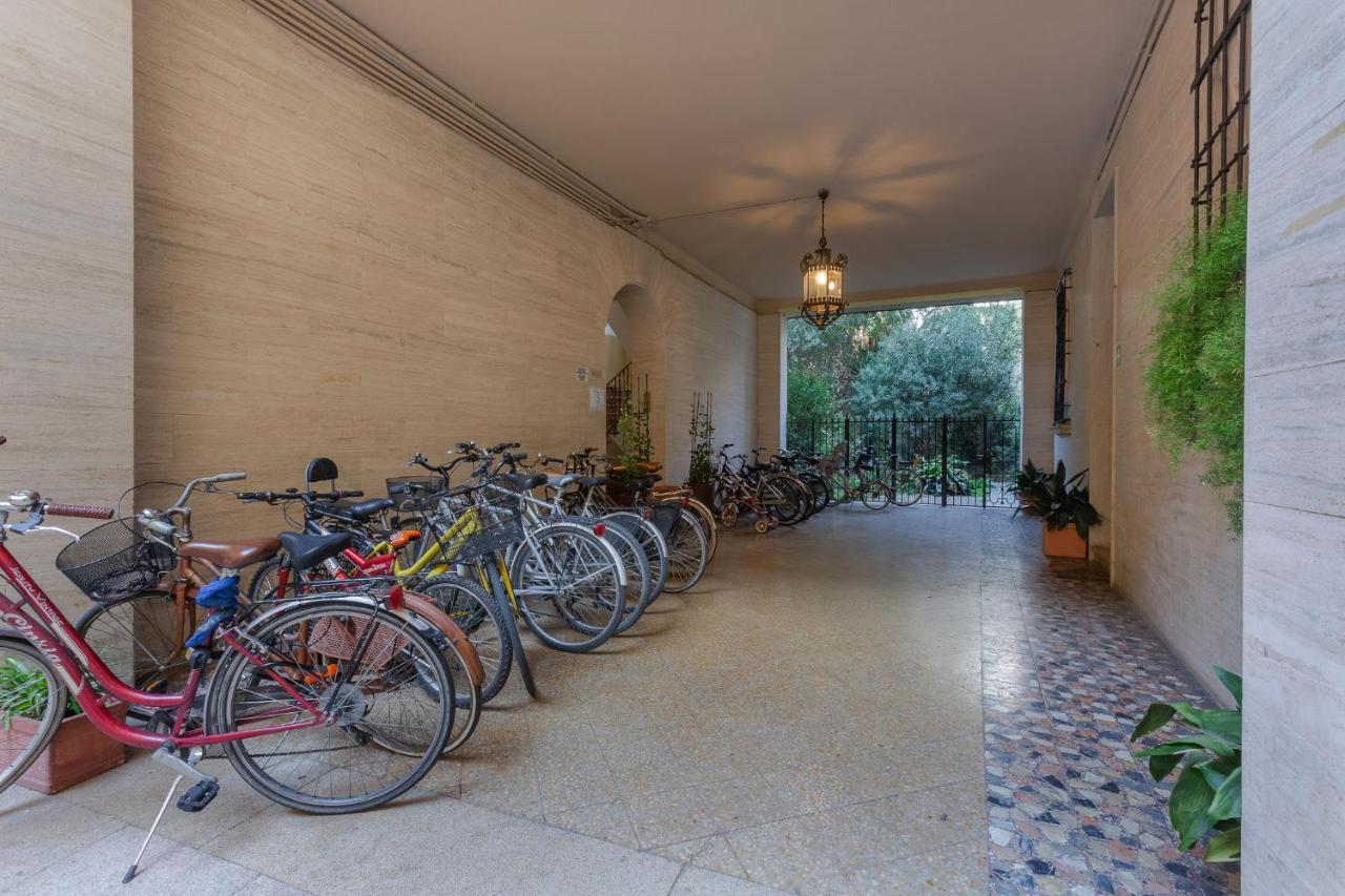 Accademia Delle Belle Arti University Apartment Bologna Bagian luar foto